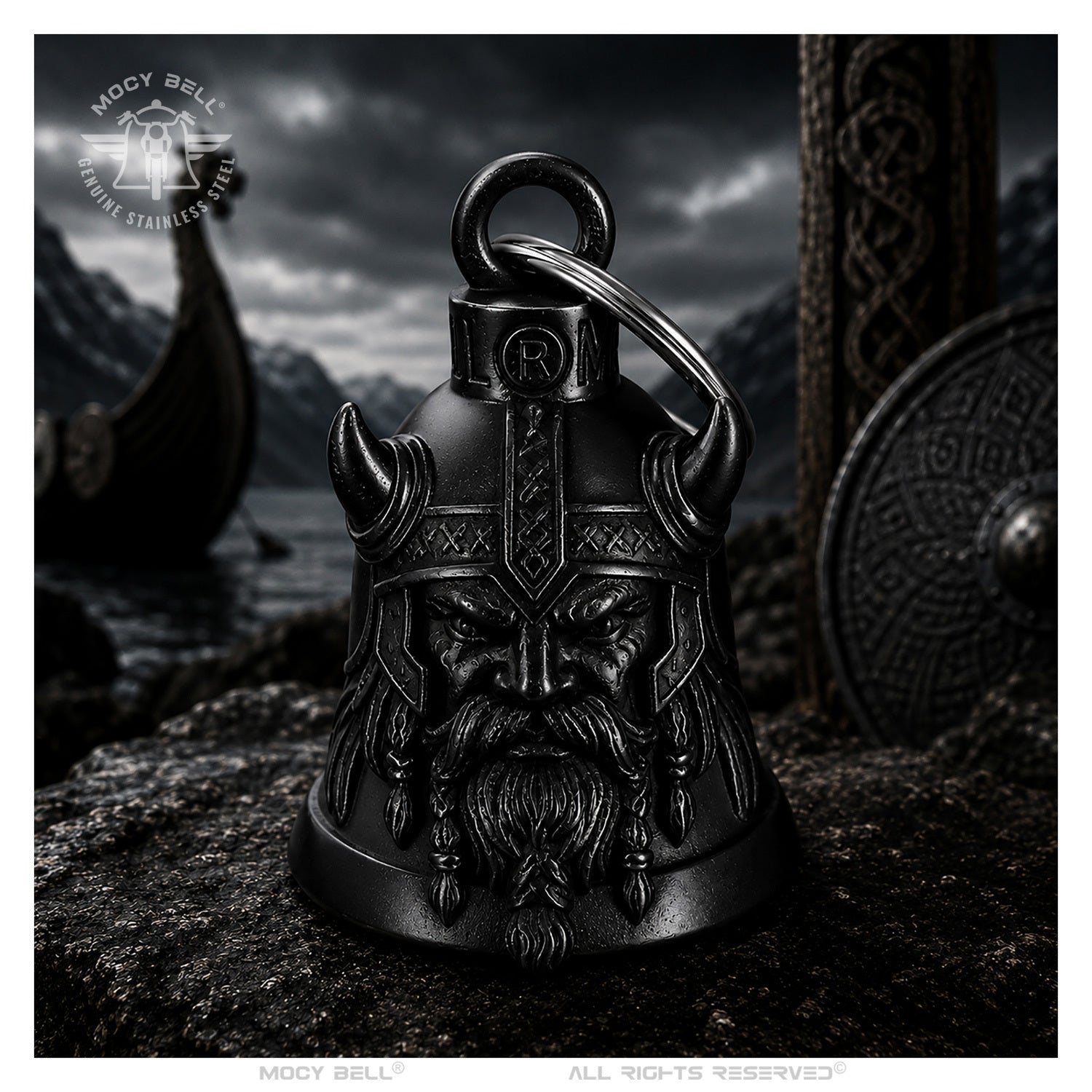 Clochette Moto Viking noir titane installée dans un univers biker sombre