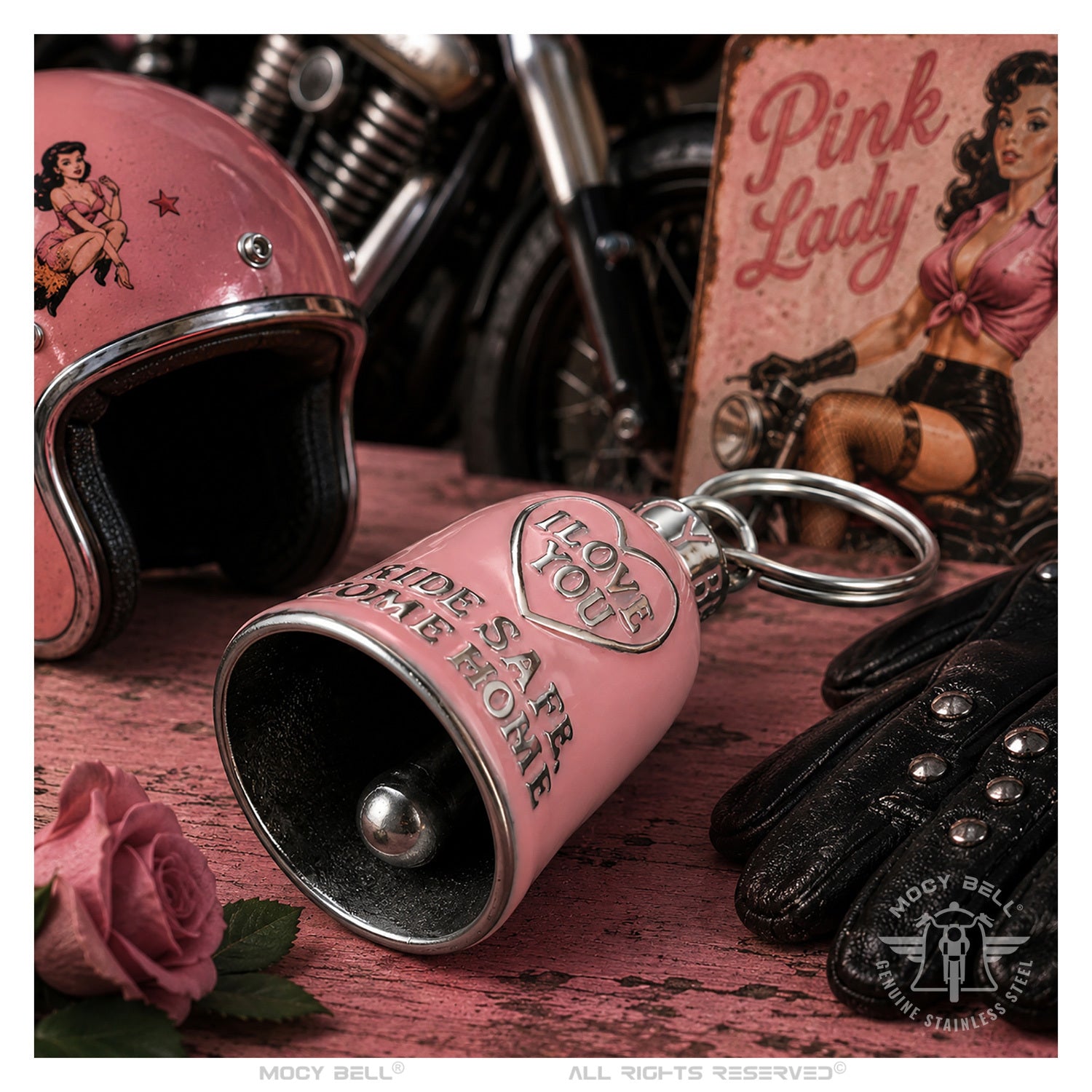 Clochette Moto rose MocyBell dans un univers biker romantique pour un cadeau plein de tendresse